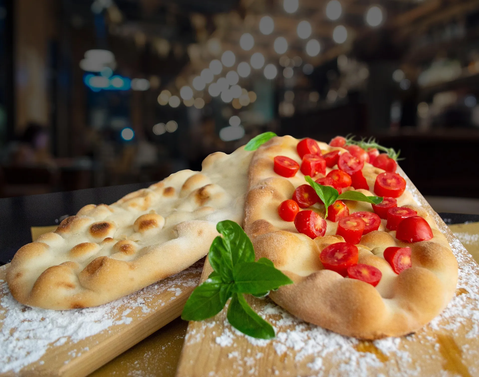 Knapperig brood met tomaat en basilicum als inspiratie voor een glutenvrije, vezelrijke maaltijd.